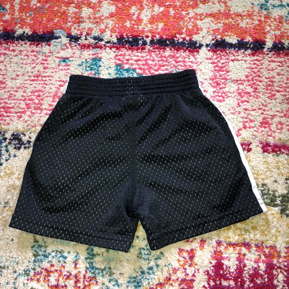 Under Armour mesh shorts - Picture 3 of 3